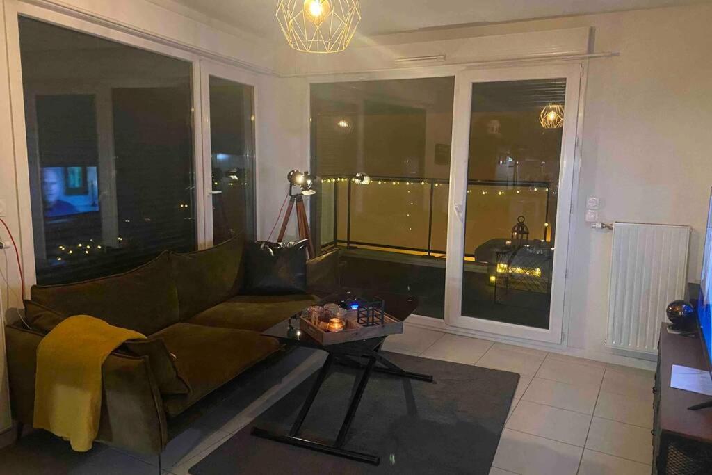 Meyzieu : Superbe Appartement Tres Cosy. Exterior photo